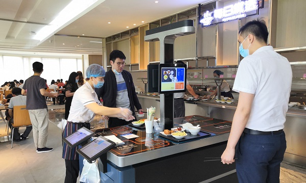 智慧食堂刷臉結(jié)算臺(tái)：人臉識(shí)別支付更加方便！