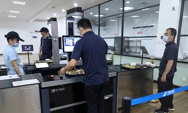人臉識別設(shè)備正在智慧食堂行業(yè)快速普及！