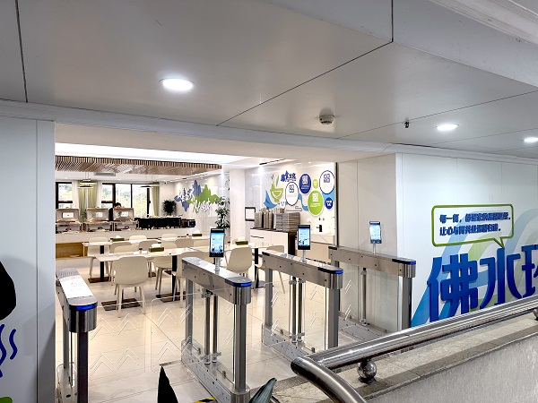 人臉識(shí)別閘機(jī)